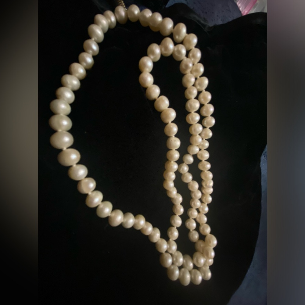 BEAUTIFUL VINTAGE PEARL NECKLACE